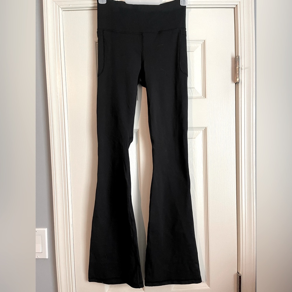 Under Armour black flare pants. Size small. Used- like new